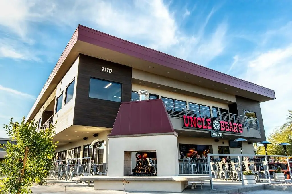 Uncle Bears Grill and Tap front view